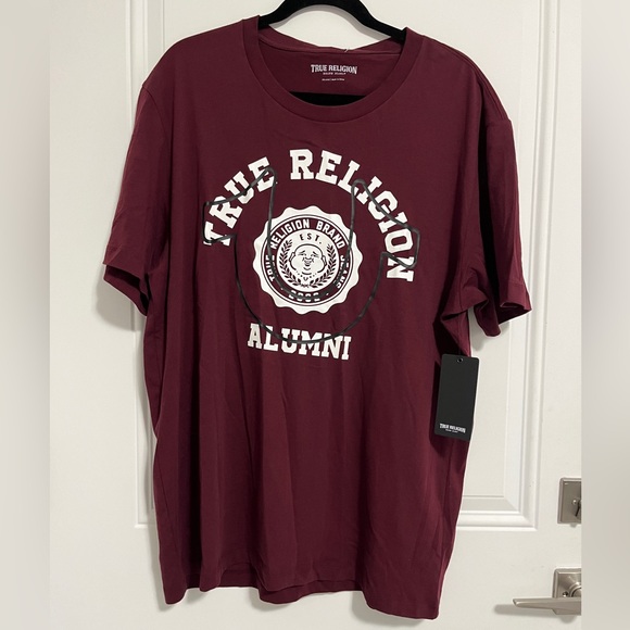 NWT - True Religion Men’s Alumni Print T Shirt - Size XXL - Picture 1 of 7